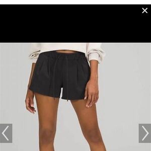 Lululemon Stroll at sundown short